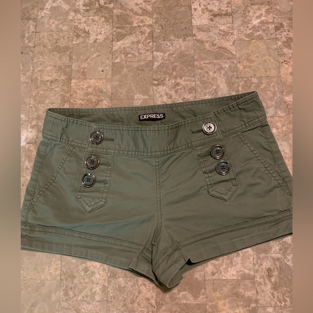 EXPRESS Shorts